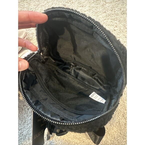 Nwt Apana Women’s Oversized Cozy Sherpa Crossbody Belt Sling Bag Black - Picture 4 of 4